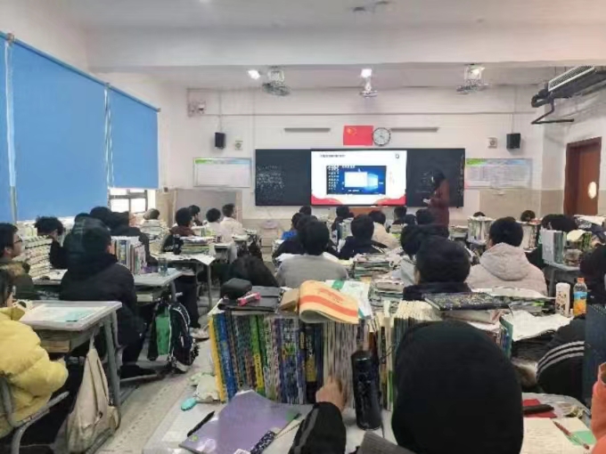湘潭大学学生返家乡这样干4.jpg